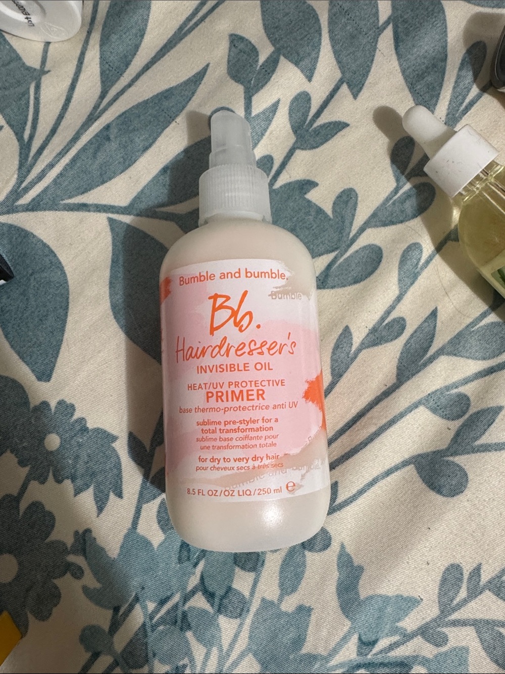 Bumble and bumble Hairdresser's Invisible Oil Primer - Pink and White Bottle